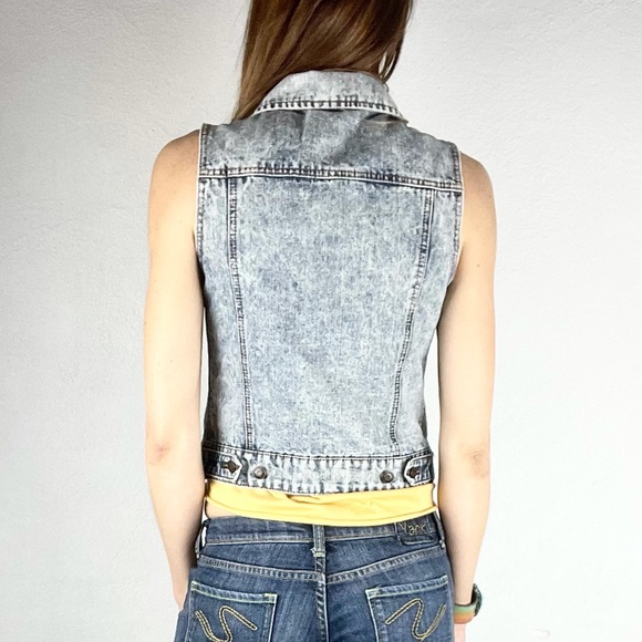 THREAD & SUPPLY | 🤍 Bleached Denim Sleeveless Button-Up Vest - Picture 11 of 15